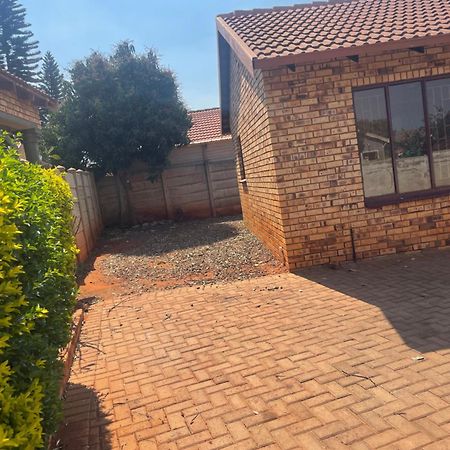 House To Rent At Geelhout Park Ext9 Rustenburg Villa Exterior photo