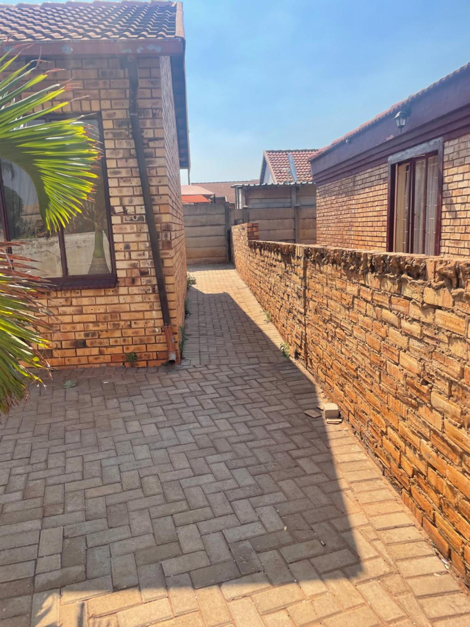 House To Rent At Geelhout Park Ext9 Rustenburg Villa Exterior photo