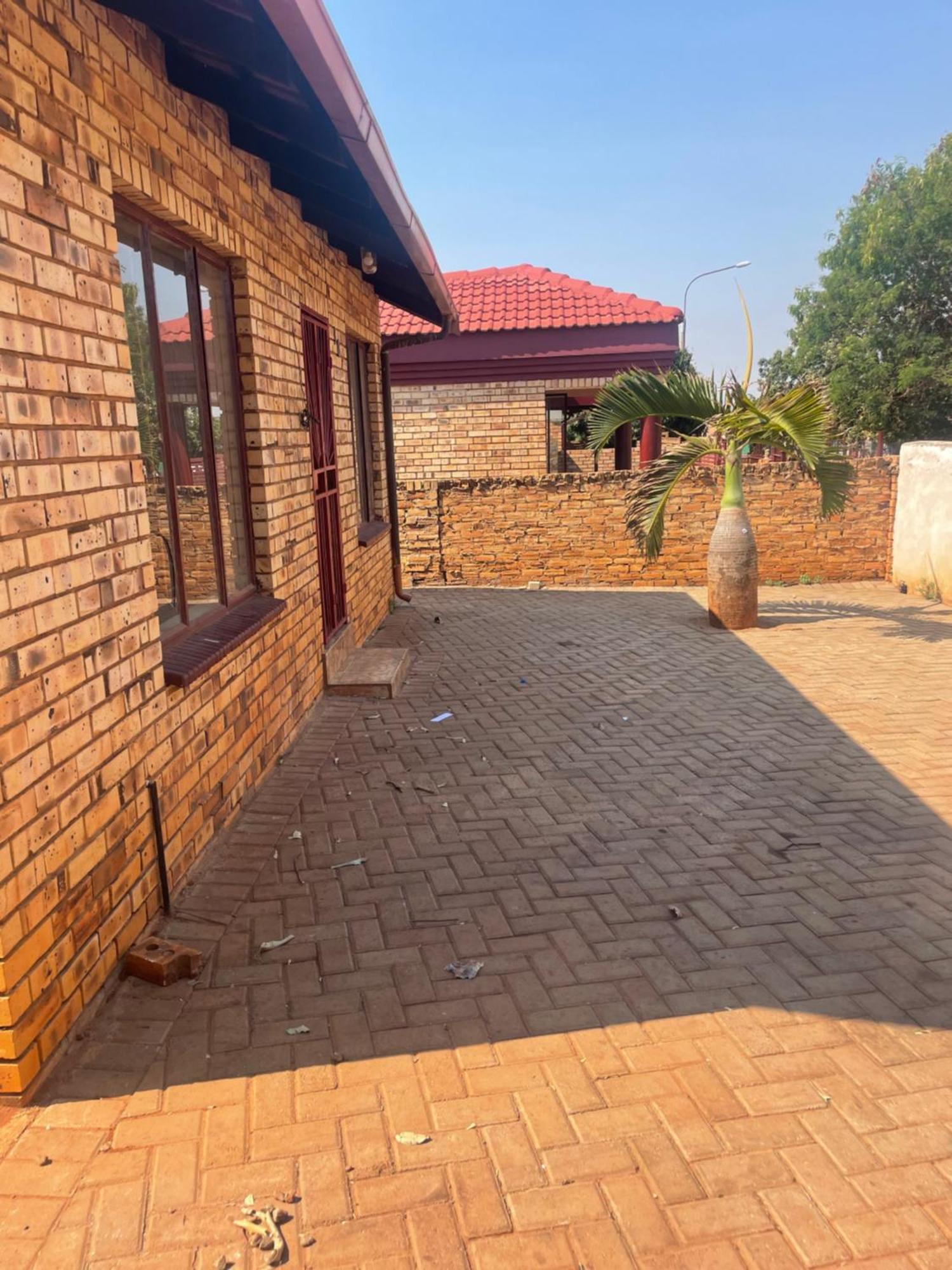 House To Rent At Geelhout Park Ext9 Rustenburg Villa Exterior photo