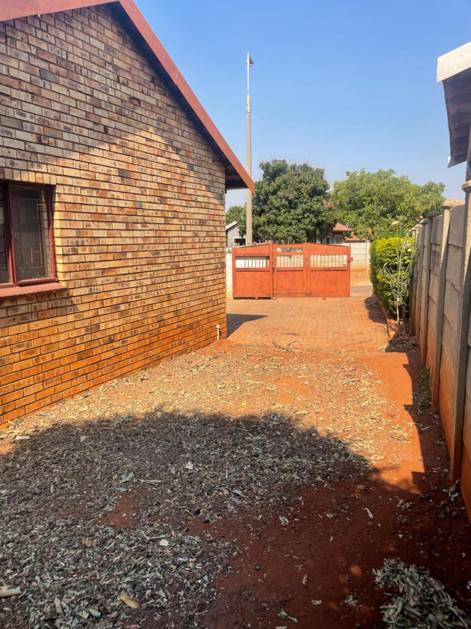 House To Rent At Geelhout Park Ext9 Rustenburg Villa Exterior photo